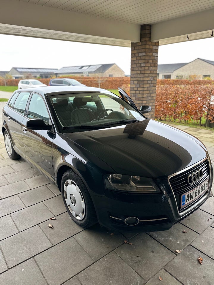 Audi A3 2,0 TDi 140 Ambiente Sportback 5d