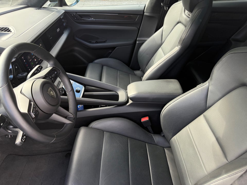 Porsche Macan Turbo 5d