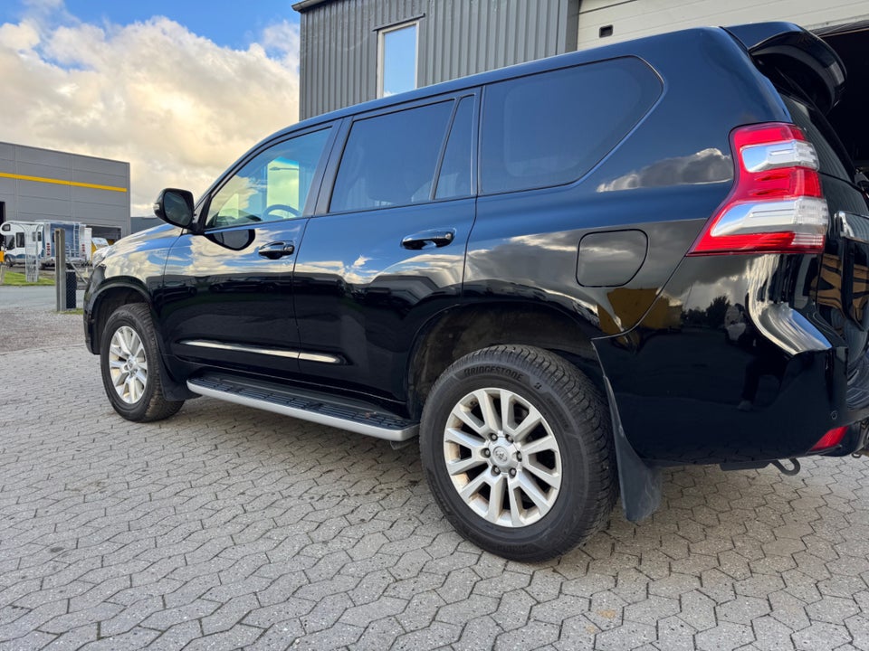 Toyota Land Cruiser 2,8 D-4D T2 aut. 5d