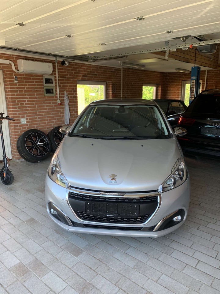 Peugeot 208 1,6 BlueHDi 100 Allure Van 5d