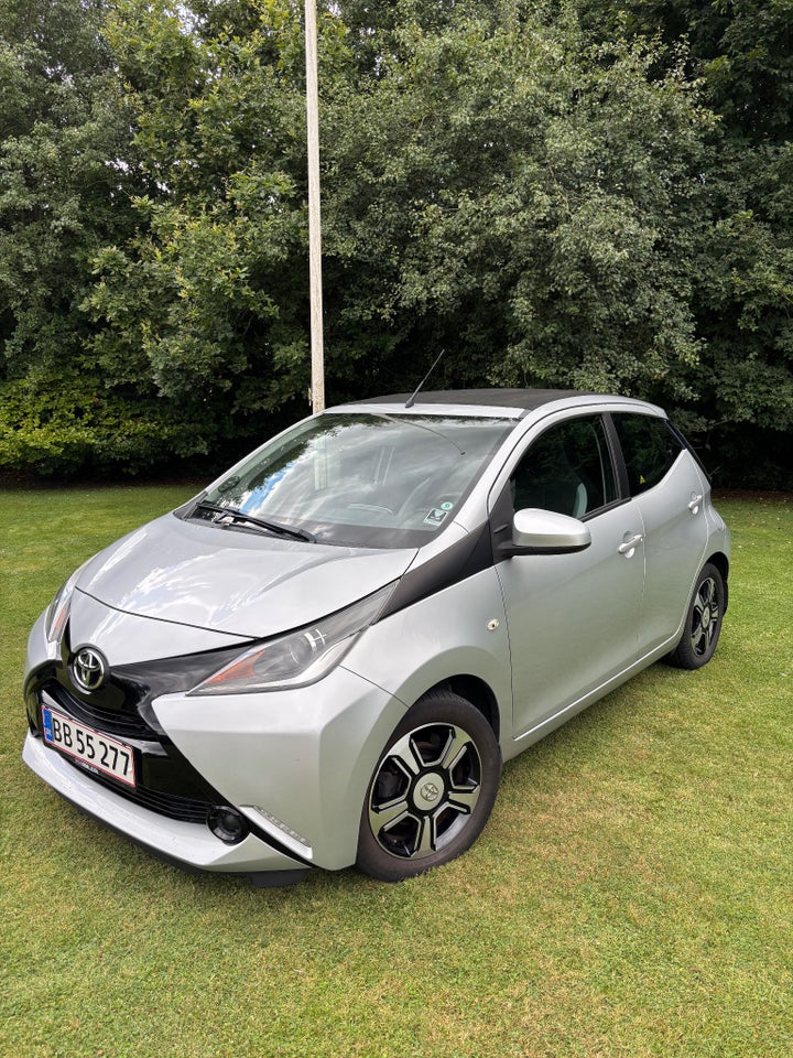 Toyota Aygo 1,0 VVT-i x-wave Sky 5d