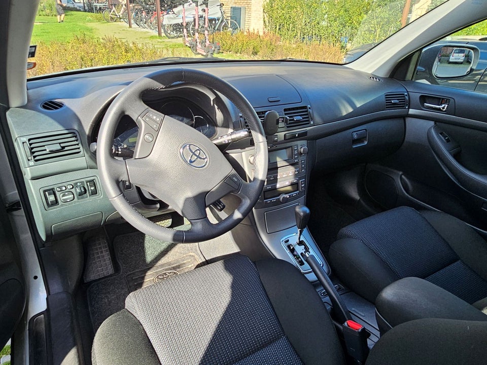 Toyota Avensis 1,8 VVT-i Sol aut. 4d