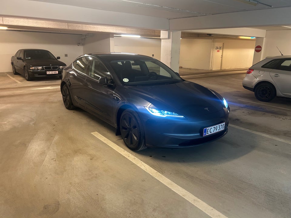 Tesla Model 3 RWD 4d