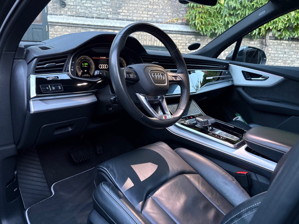 Audi Q7 55 TFSi e S-line quattro Tiptr. 5d