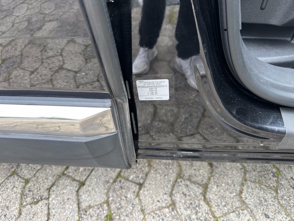 Peugeot 3008 2,0 BlueHDi 150 Allure Van 5d