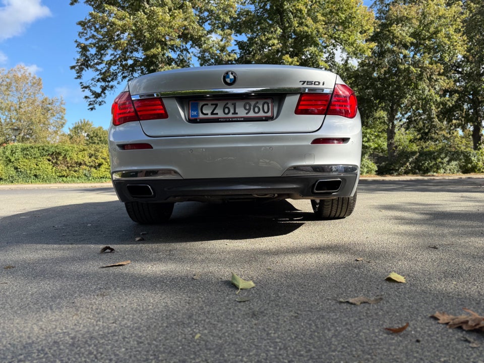 BMW 750i 4,4 aut. 4d