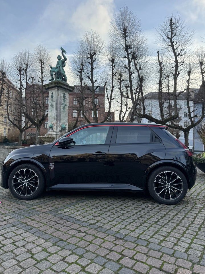 Renault 5 E-Tech 52 Iconic 5d