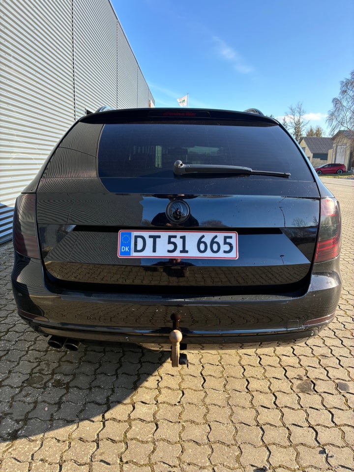Skoda Superb 2,0 TDi 140 Ambition Combi DSG 5d