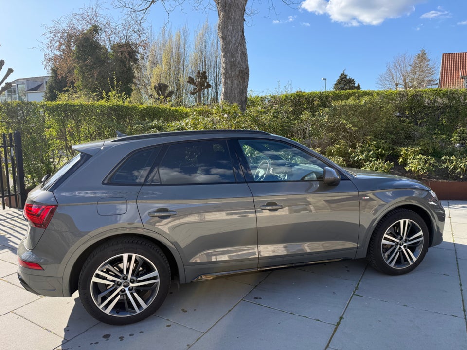 Audi Q5 40 TDi S-line quattro S-tr. 5d
