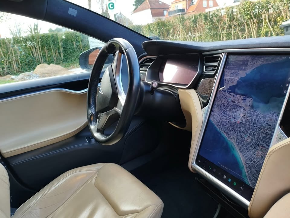 Tesla Model S 85 5d