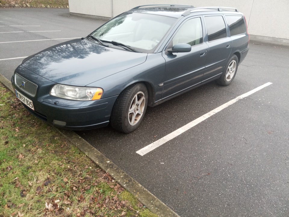 Volvo V70 2,4 T5 Momentum aut. 5d