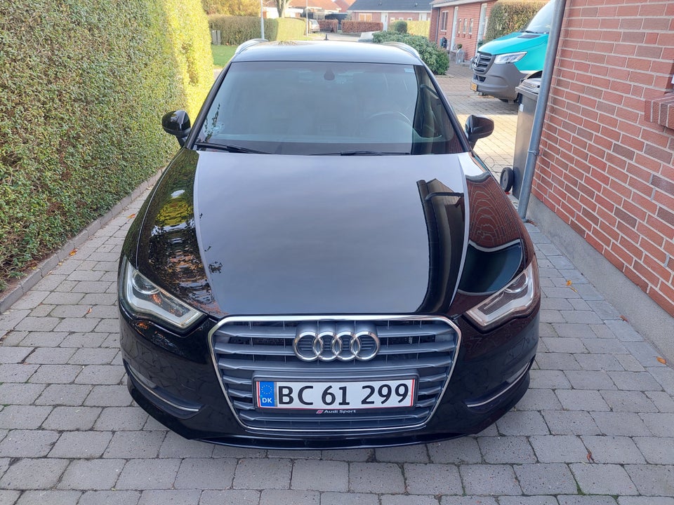 Audi A3 2,0 TDi 150 S-line Sportback S-tr. 5d