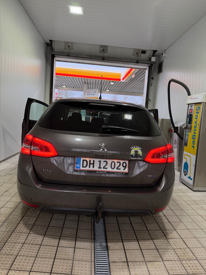 Peugeot 308 1,6 BlueHDi 120 Allure SW 5d