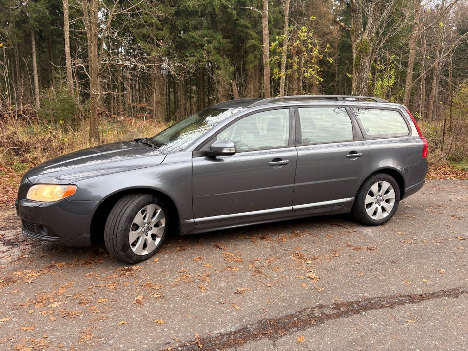 Volvo V70 2,5 T Momentum aut. 5d