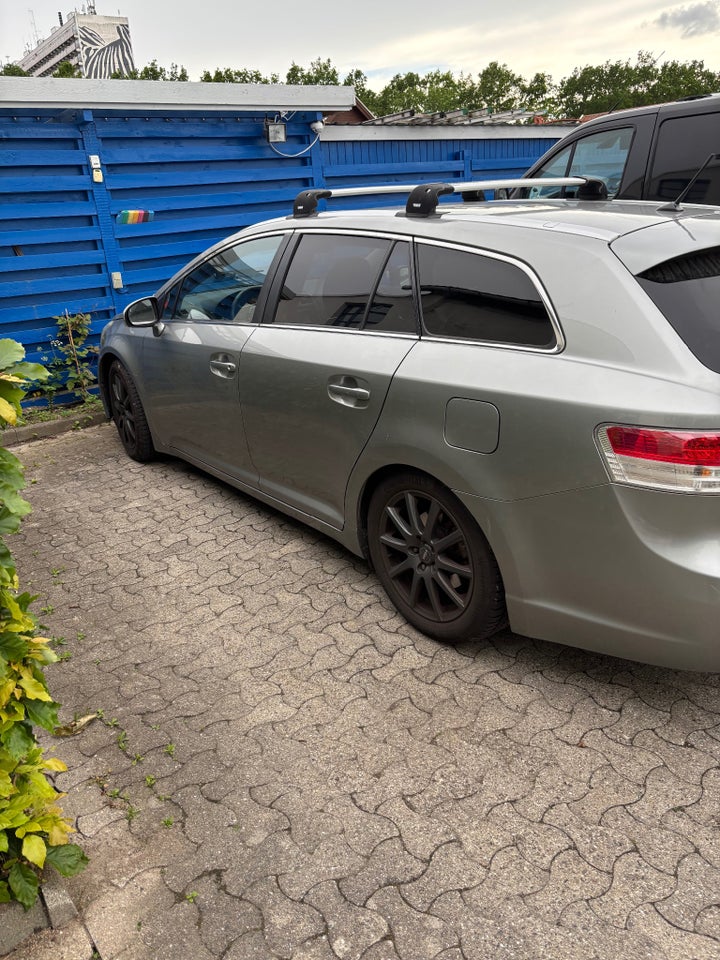 Toyota Avensis 1,8 VVT-i T1 stc. 5d