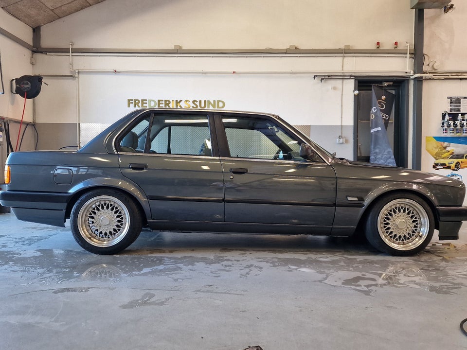 BMW 320i 2,0  4d