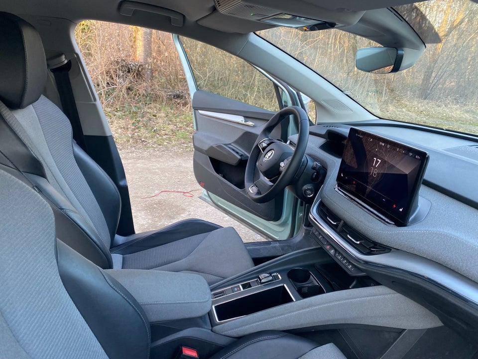 Skoda Enyaq 60 iV Plus Lodge 5d