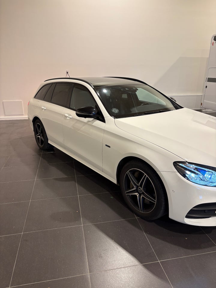 Mercedes E300 de 2,0 AMG Line stc. aut. 5d