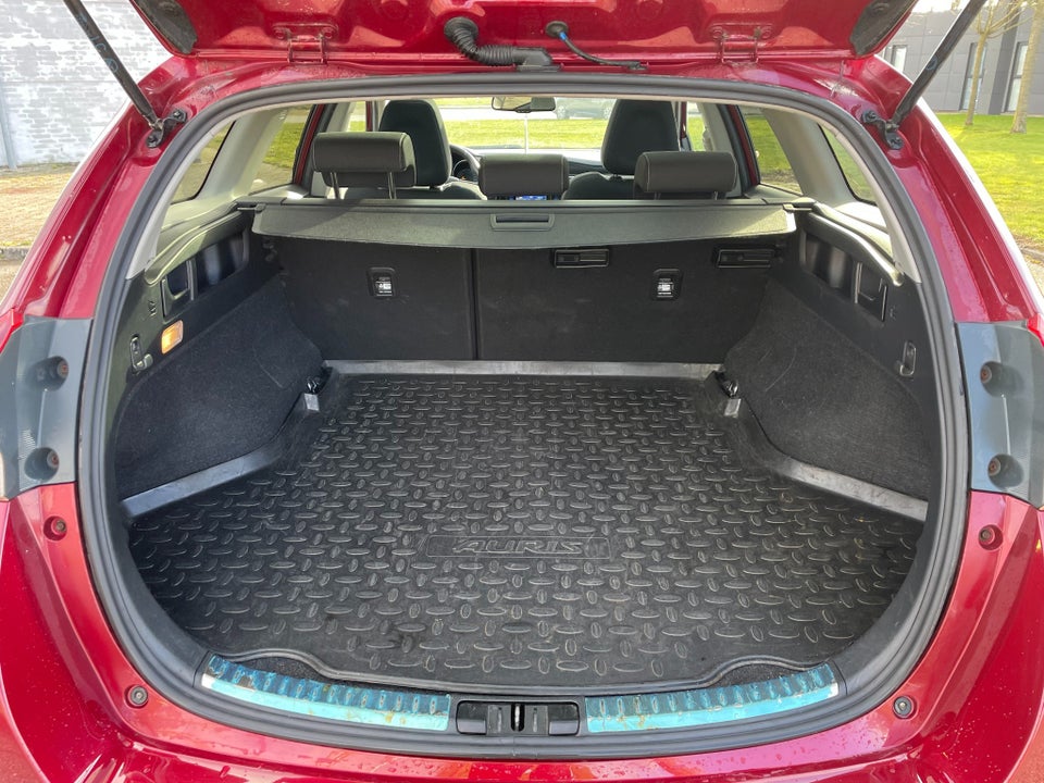 Toyota Auris 1,8 Hybrid H4 Touring Sports CVT 5d