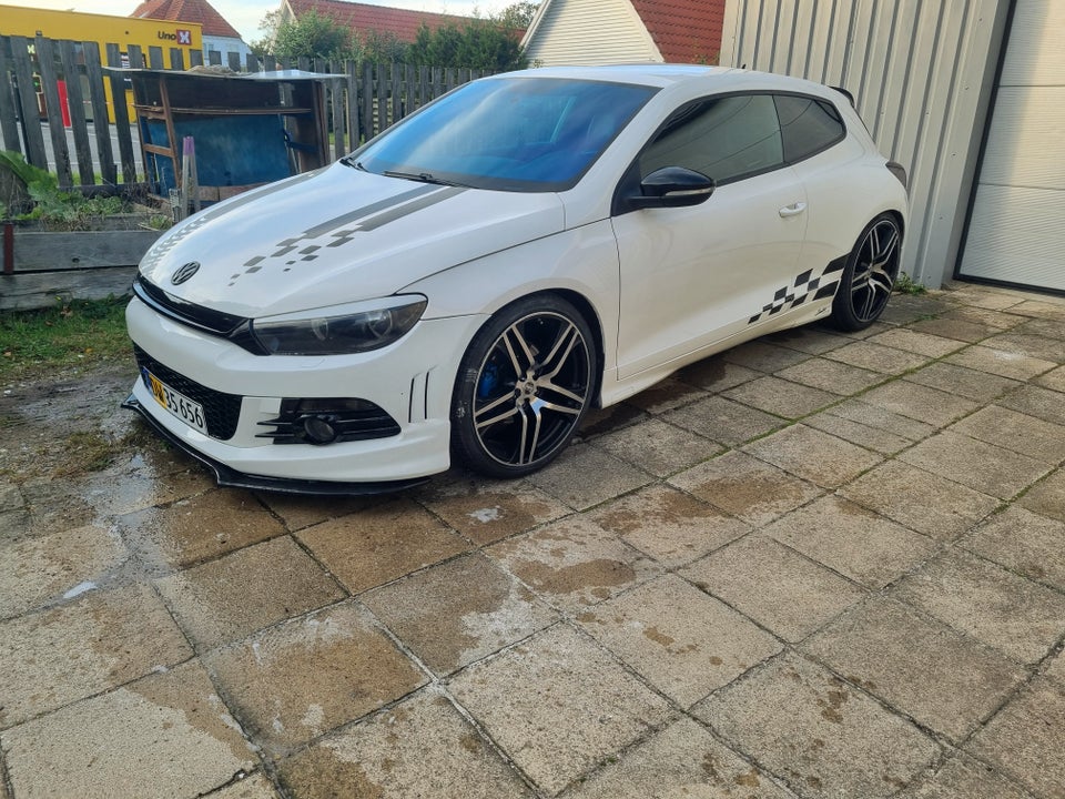 VW Scirocco 2,0 TSi 210 R-line DSG Van 3d