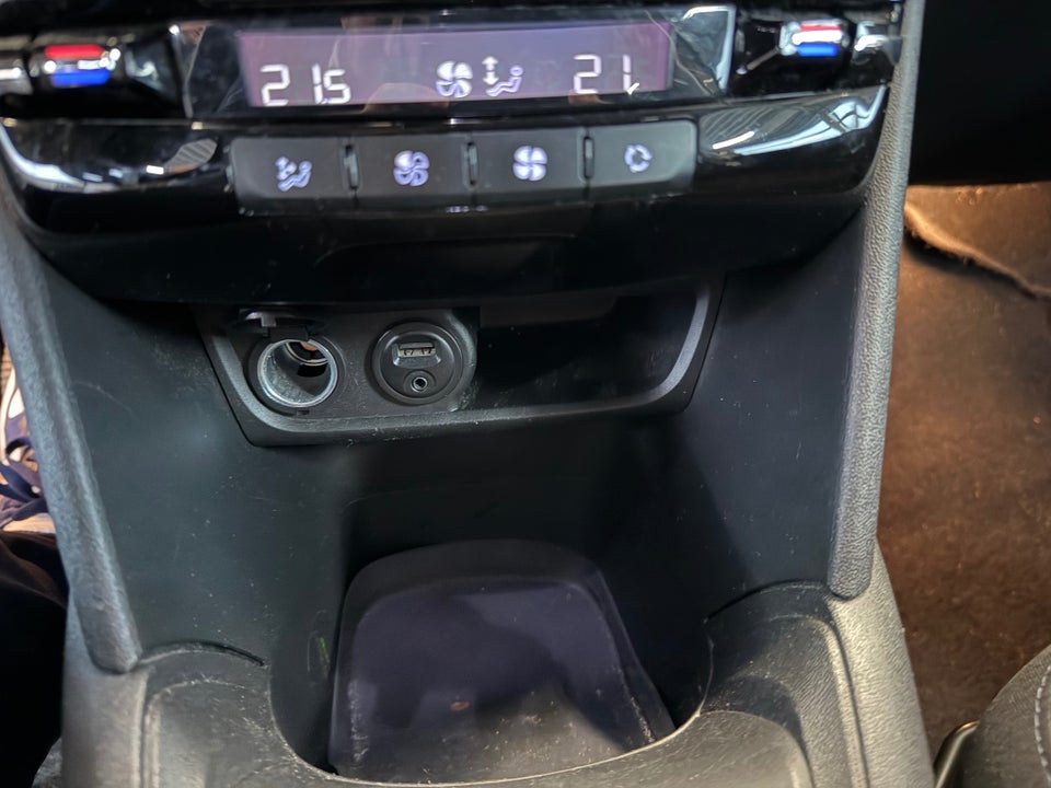 Peugeot 208 1,2 VTi Allure Sky 5d