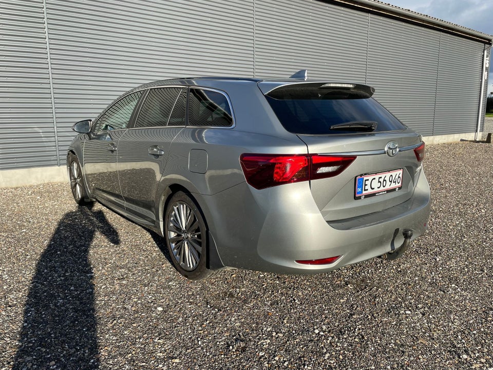 Toyota Avensis 2,0 D-4D T2 Premium Touring Sports 5d