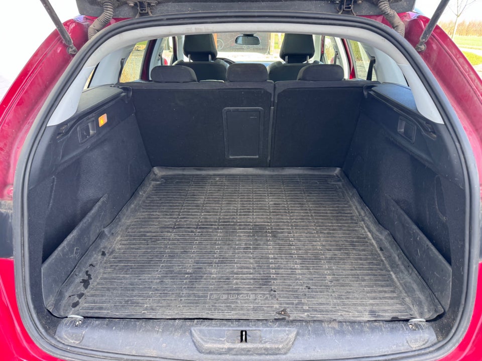 Peugeot 308 1,6 BlueHDi 120 Allure Sky SW 5d