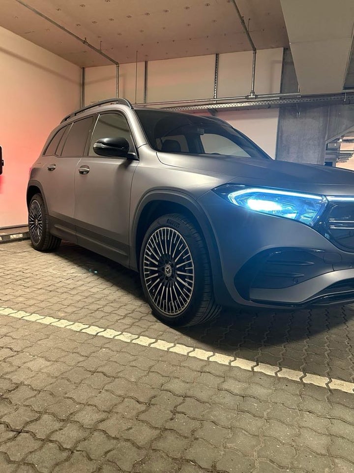 Mercedes EQB250 AMG Line 5d