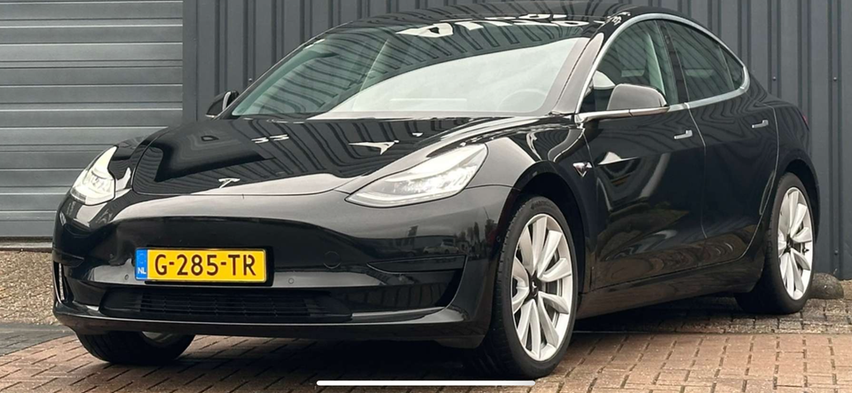 Tesla Model 3 Standard Range+ RWD 4d
