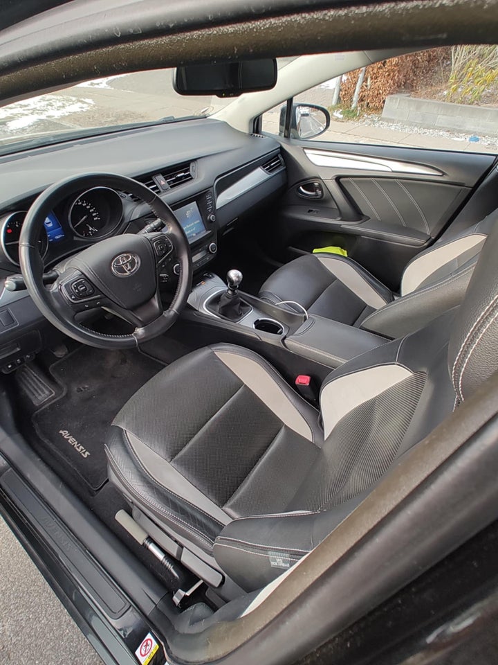 Toyota Avensis 1,8 VVT-i T1 Touring Sports 5d