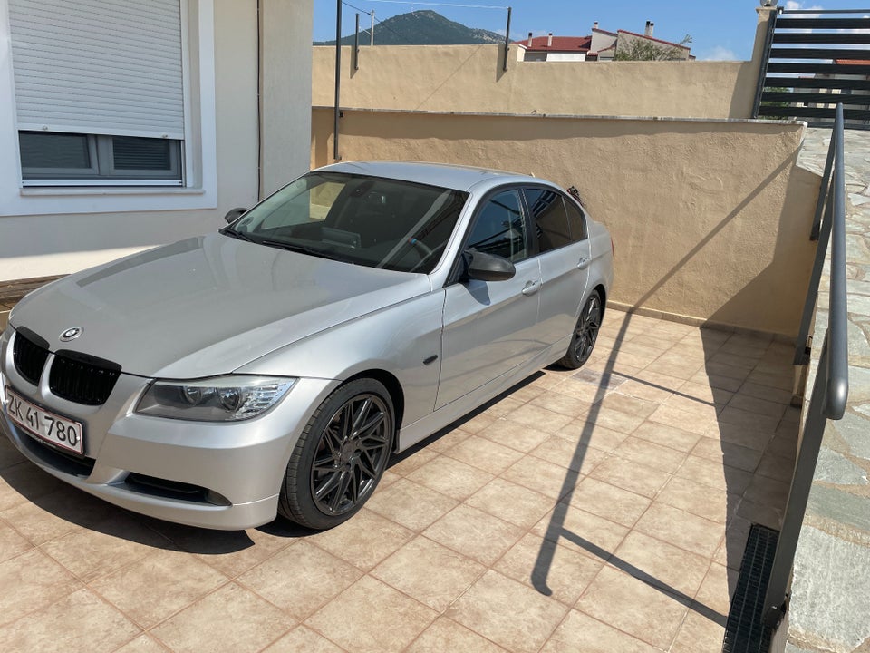 BMW 320i 2,0  4d