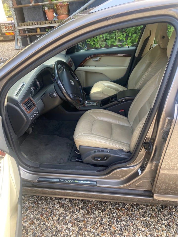 Volvo V70 2,4 D5 185 aut. 5d