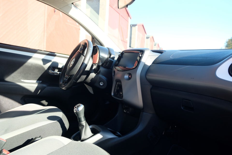 Toyota Aygo 1,0 VVT-i x-press 5d