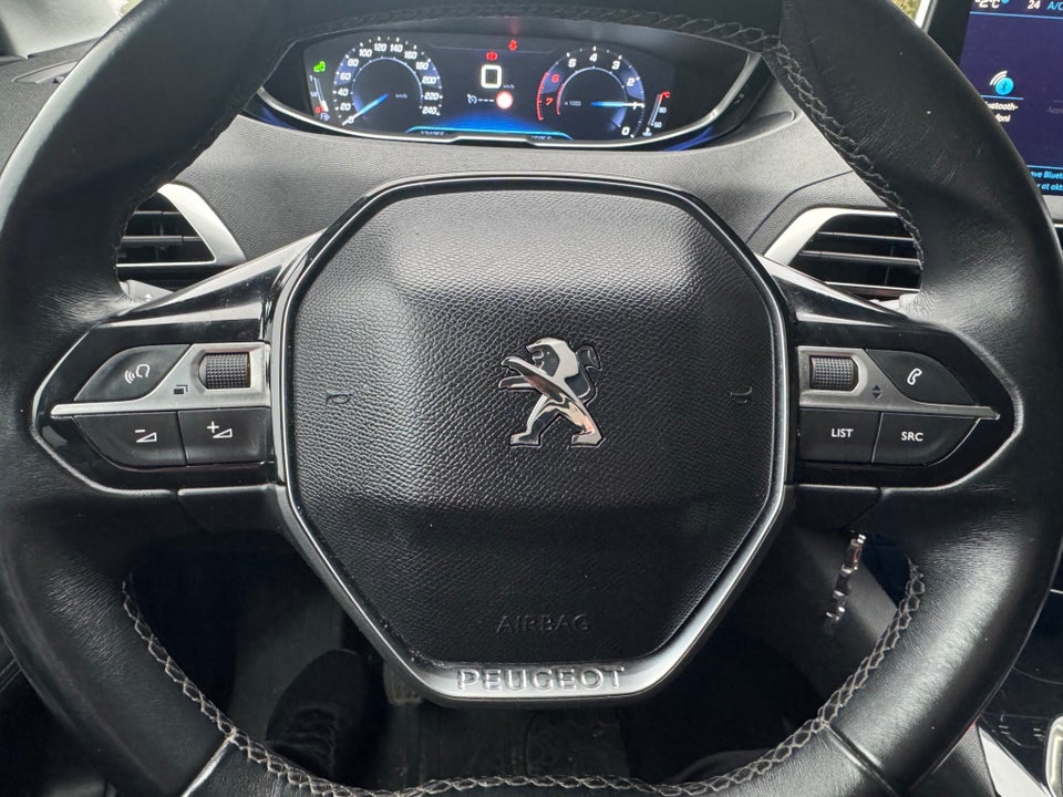 Peugeot 3008 1,2 e-THP 130 Allure 5d