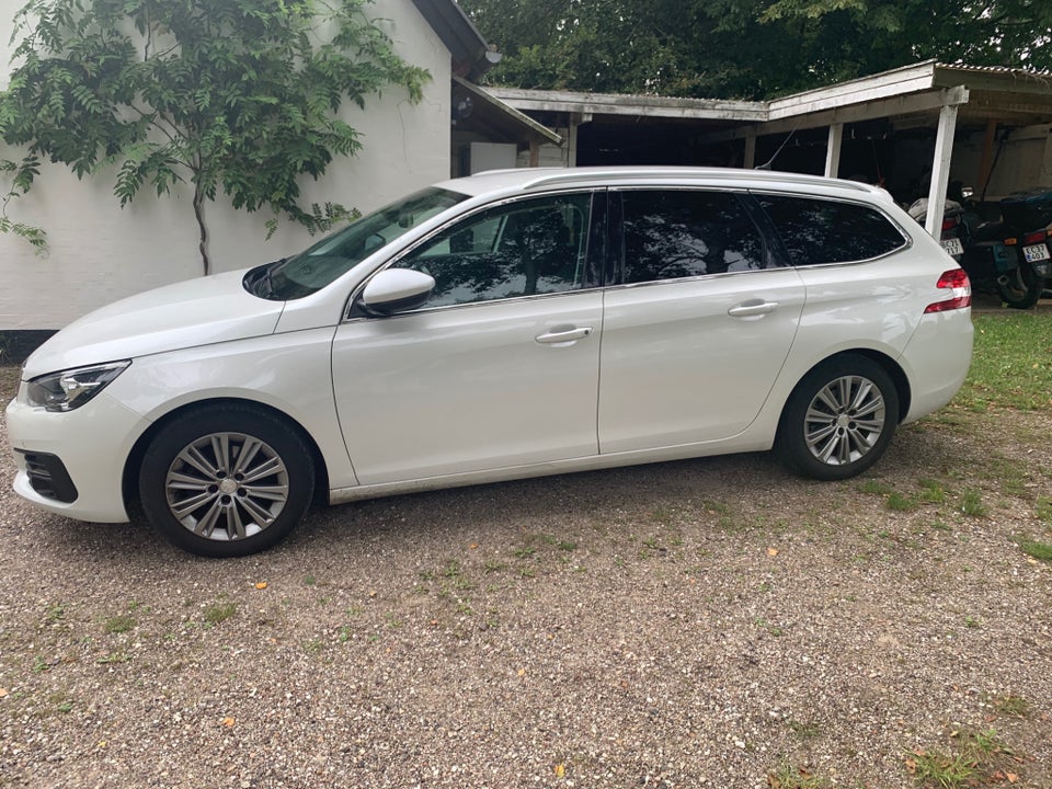 Peugeot 308 1,5 BlueHDi 130 Special Pack 5d