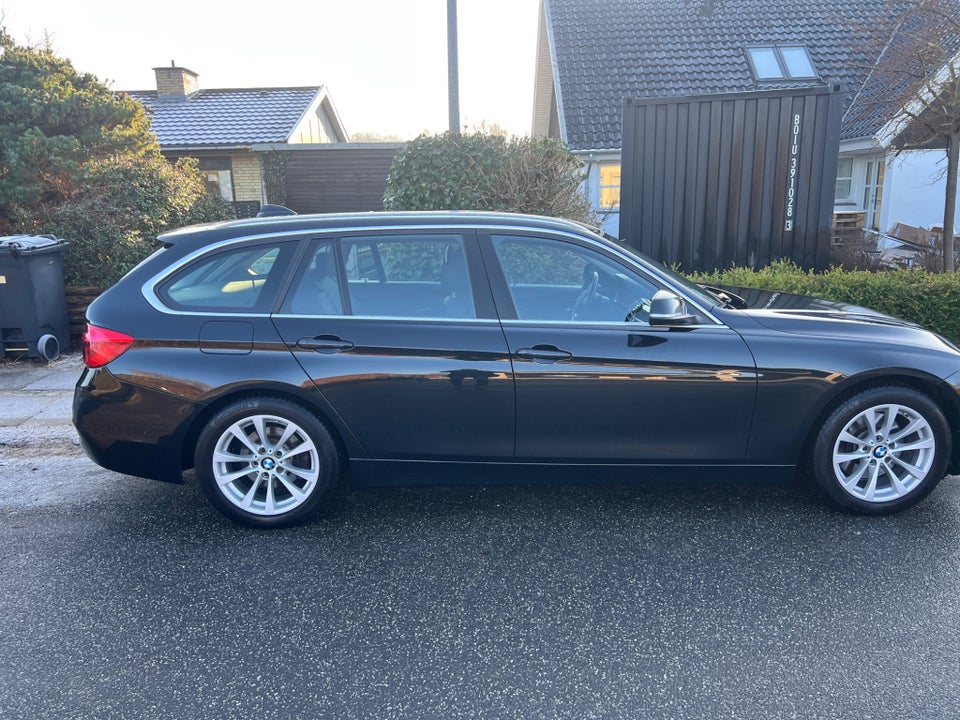 BMW 330i 2,0 Touring aut. 5d
