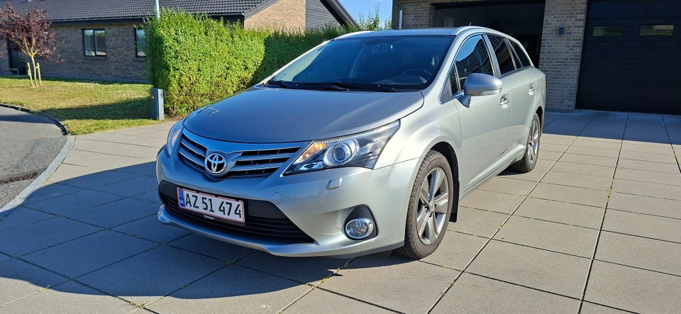 Toyota Avensis 1,8 VVT-i T2 Premium stc. 5d