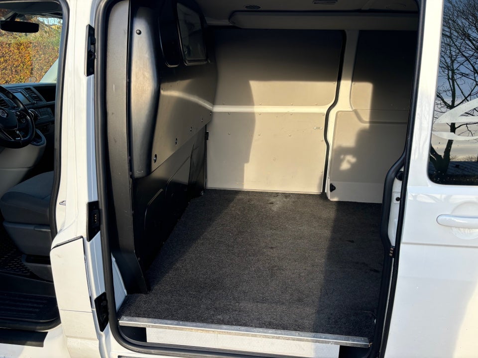 VW Transporter 2,0 TDi 204 Kassevogn DSG lang