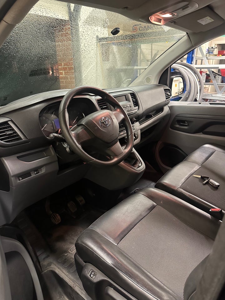 Toyota ProAce 2,0 D 120 Medium Comfort 5d