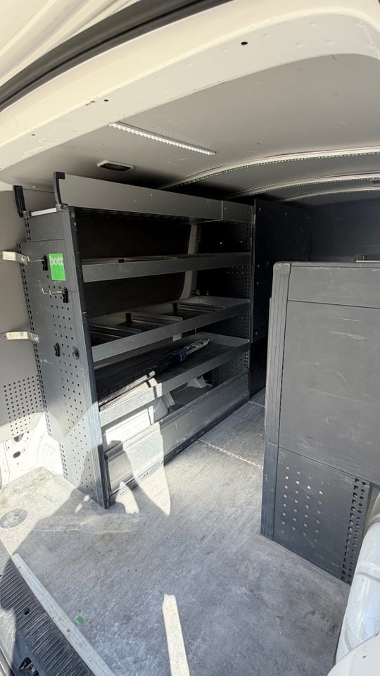 VW Transporter 2,0 TDi 102 Kassevogn lang
