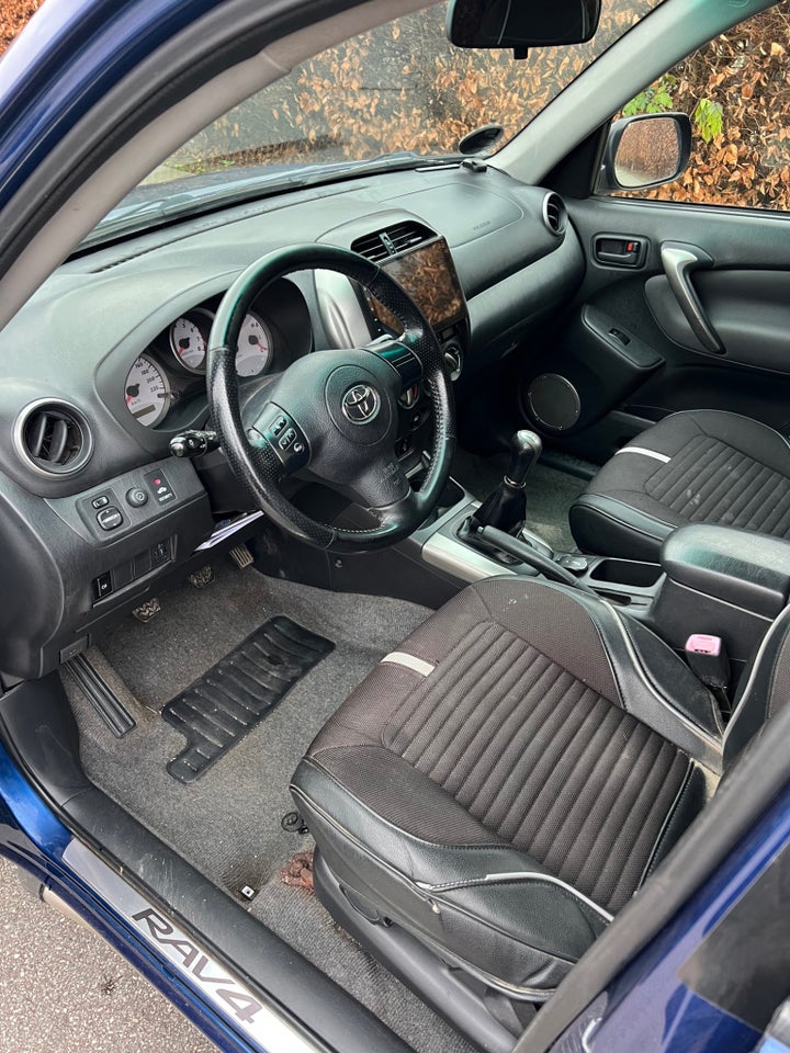 Toyota RAV4 1,8 VVT-i Van 5d