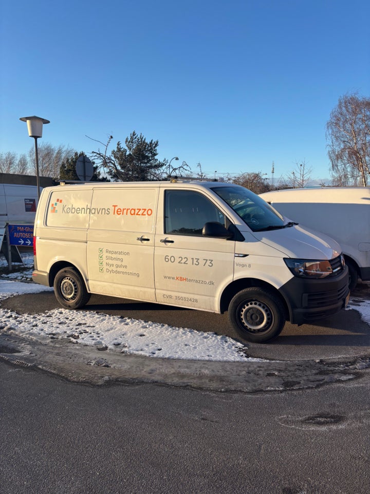 VW Transporter 2,0 TDi 84 Kassevogn kort