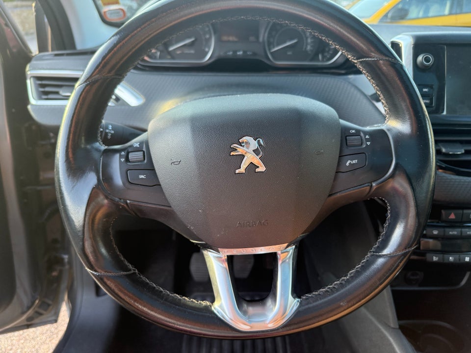 Peugeot 208 1,6 BlueHDi 100 Selection Sky 5d