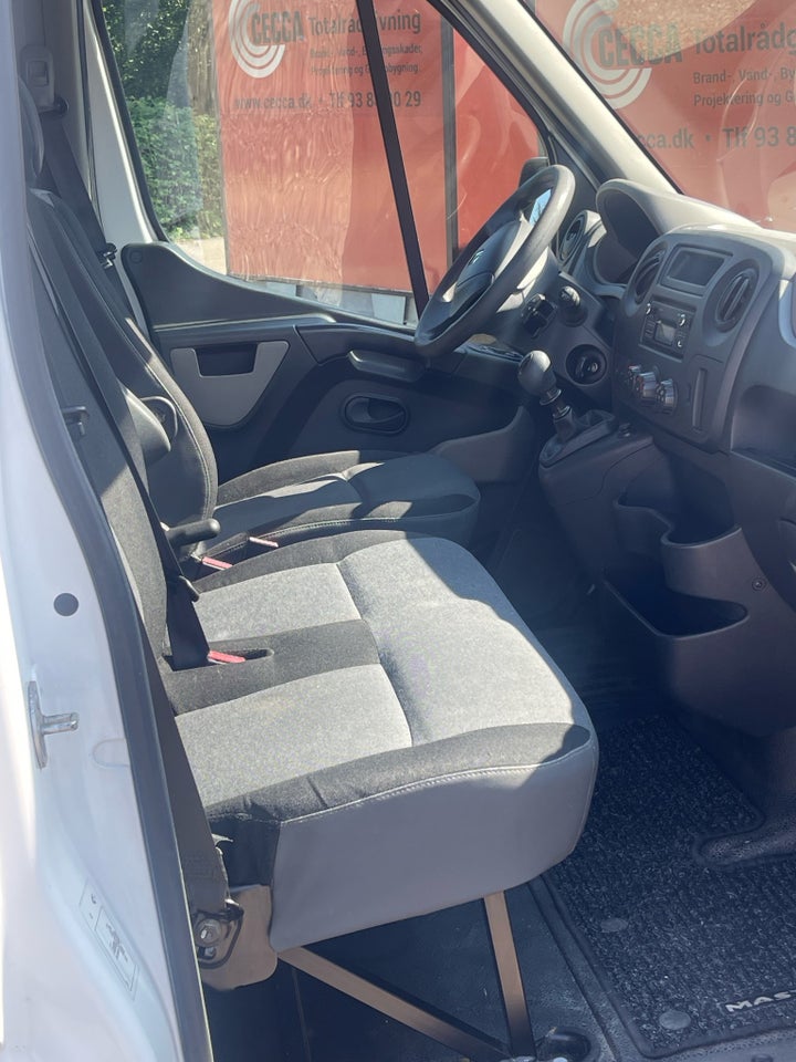 Renault Master III T35 2,3 dCi 135 L3H3 Kassevogn