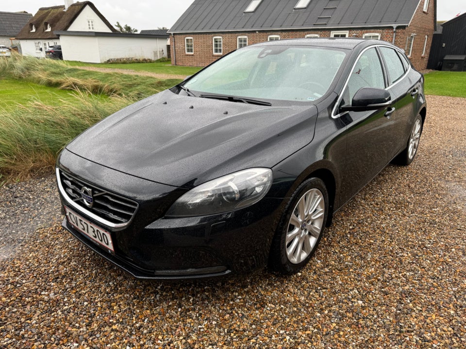 Volvo V40 2,0 D3 150 Summum 5d