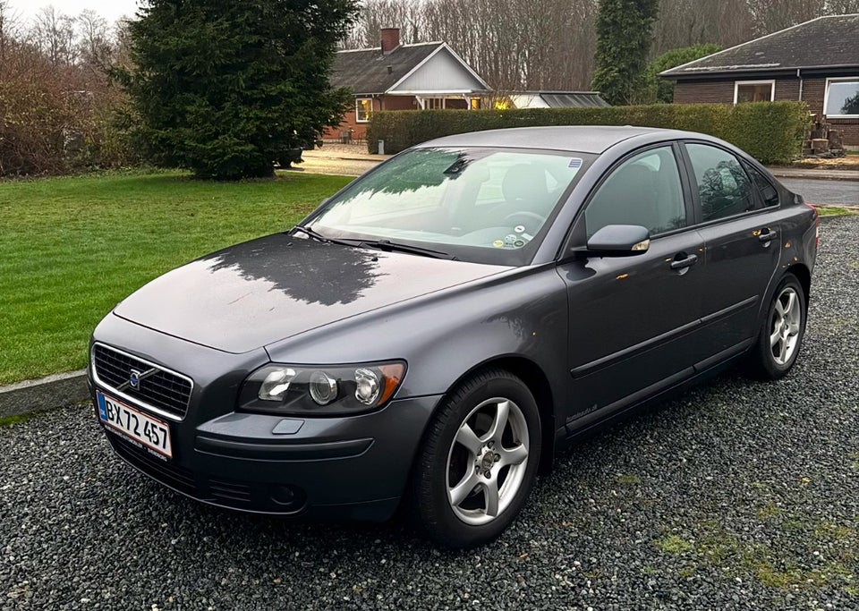 Volvo S40 2,4  4d