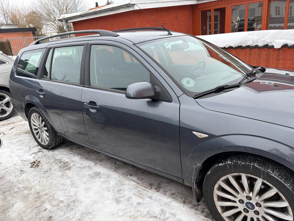 Ford Mondeo 1,8 125 Ambiente 5d