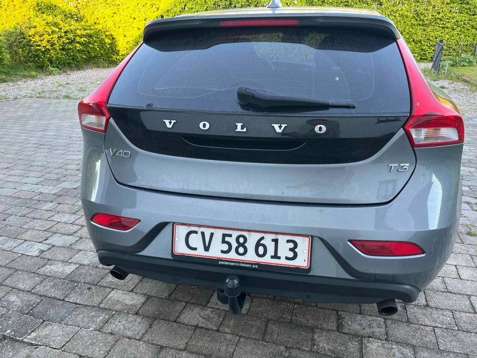 Volvo V40 2,0 T3 152 Momentum 5d