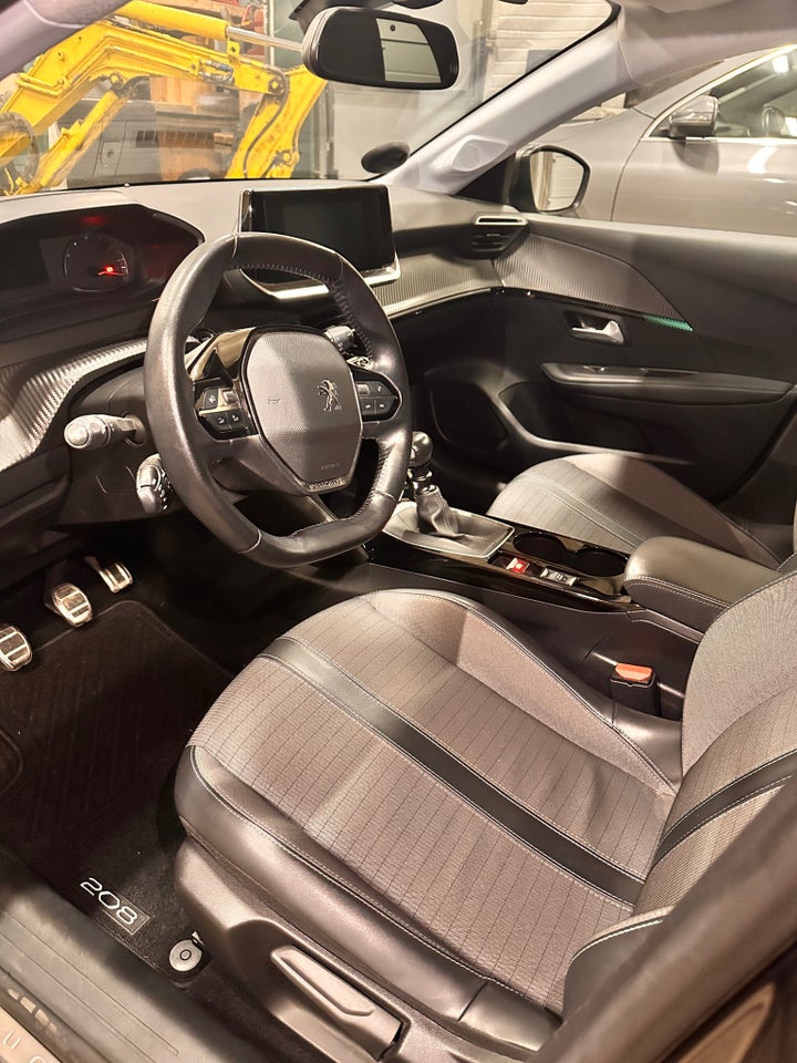 Peugeot 208 1,2 PureTech 100 Allure 5d