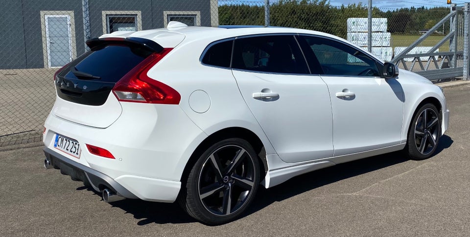 Volvo V40 2,0 D3 150 R-Design 5d